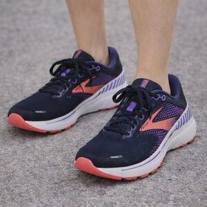 Brooks Adrenaline GTS 22 running shoes women’s size 8.5 black purple pink